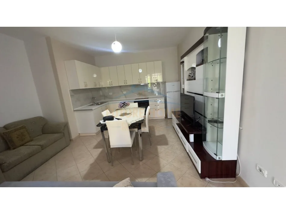 Tirane, jepet me qera apartament 1+1 Kati 1, 65 m² 400 € (Astir)