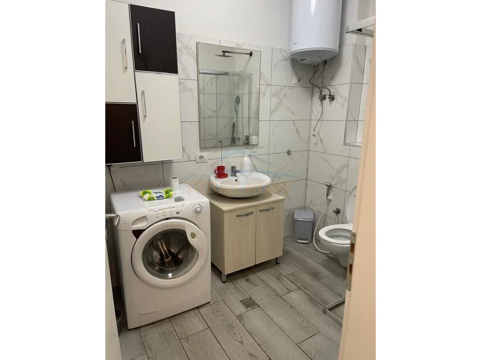 Tirane, jepet me qera apartament 1+1 Kati 4, 53 m² 650 € (Medreseja, Tirane)