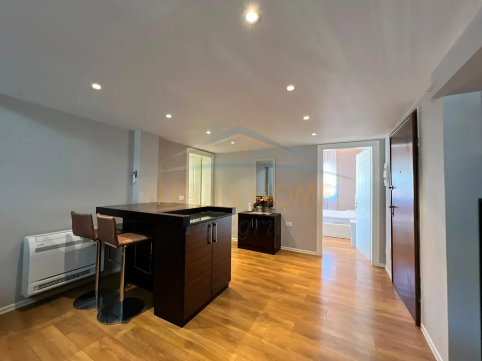Tirane, jepet me qera Duplex 2+1+Verande,  Kati 4, 68 m² 500 € (Selite)