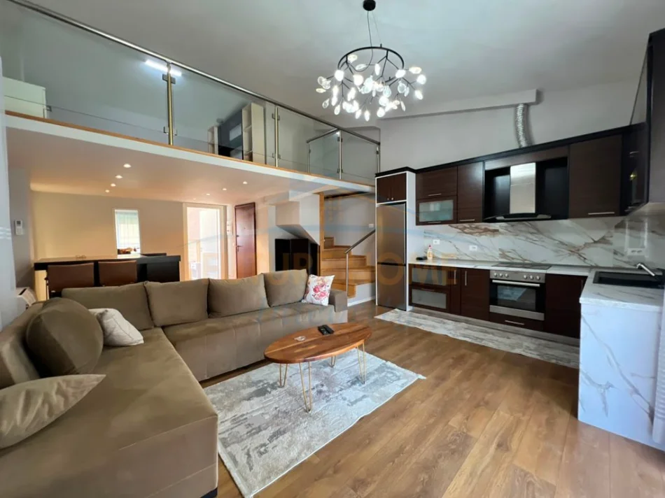 Tirane, jepet me qera Duplex 2+1+Verande,  Kati 4, 68 m² 500 € (Selite)