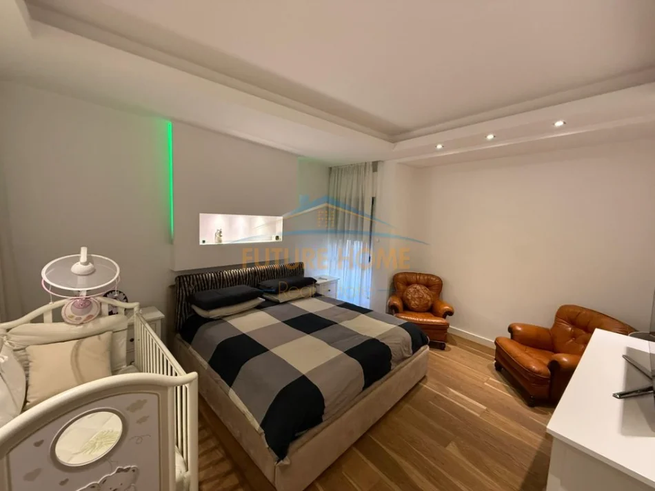 Tirane, shitet apartament 3+1+Ballkon Kati 2, 138 m² 410.000 € (LIQENI I THATE)