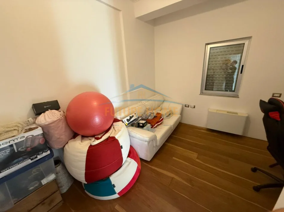 Tirane, shitet apartament 3+1+Ballkon Kati 2, 138 m² 410.000 € (LIQENI I THATE)