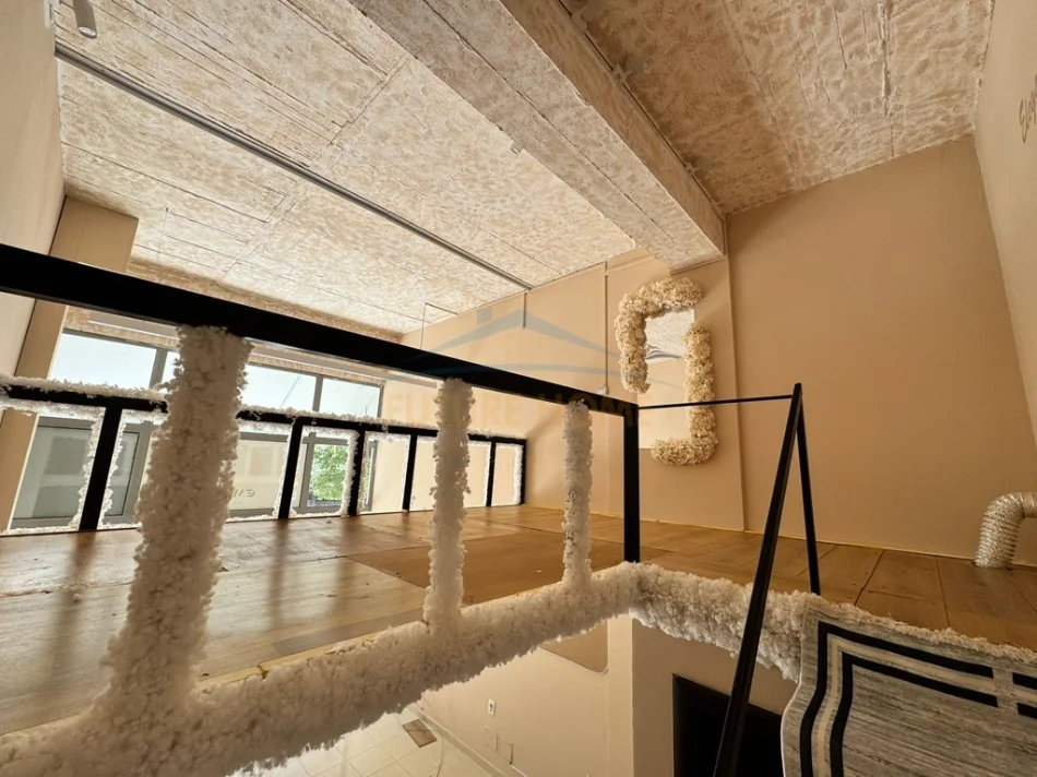Tirane, jepet me qera ambjent biznesi Kati 0, 26 m² 400 € (Unaza e re)