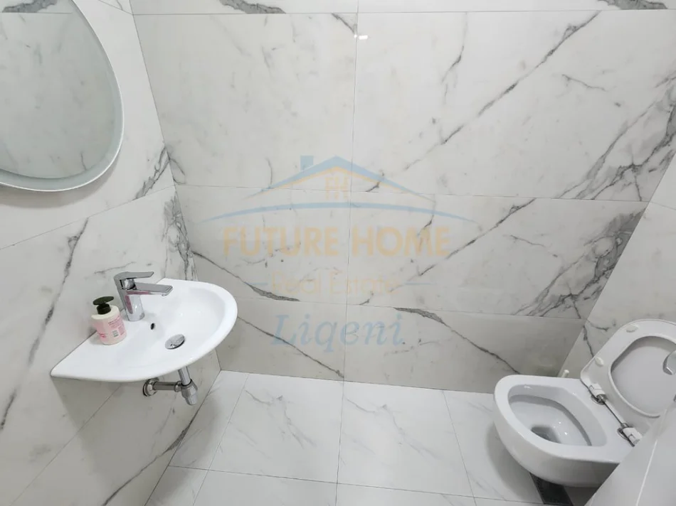 Tirane, jepet me qera apartament 2+1 Kati 4, 90 m² 1.500 € (Rruga e Kosovareve)
