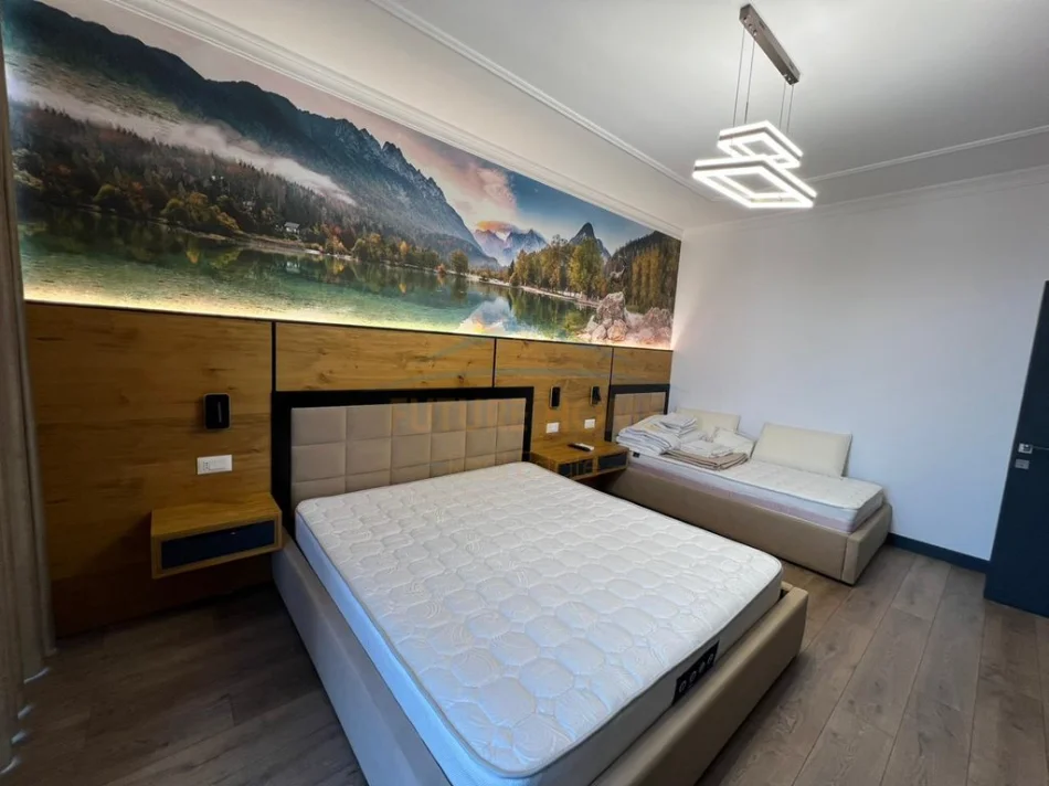 Tirane, jepet me qera apartament 1+1+Ballkon Kati 4, 89 m² 800 € (Rruga Riza Cerova)