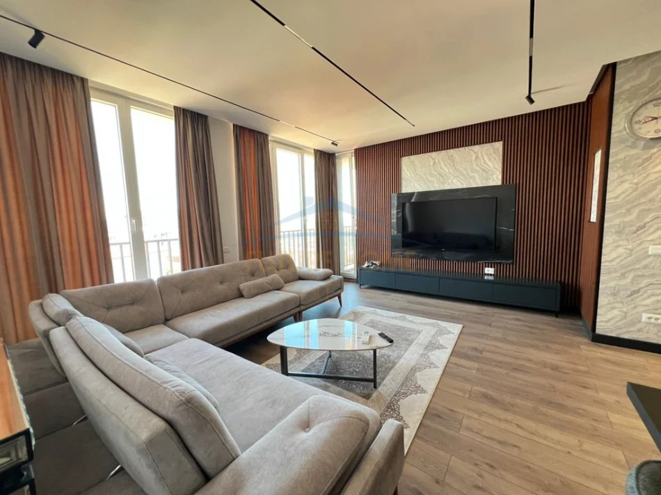 Tirane, jepet me qera apartament 1+1+Ballkon Kati 4, 89 m² 800 € (Rruga Riza Cerova)