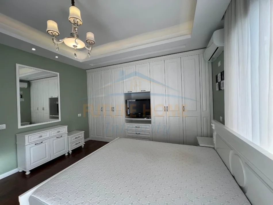 Tirane, jepet me qera apartament 1+1 Kati 8, 65 m² 750 € (Ish Dogana)