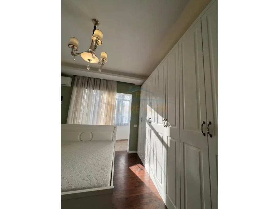 Tirane, shitet apartament 1+1 Kati 8, 65 m² (Ish dogana)