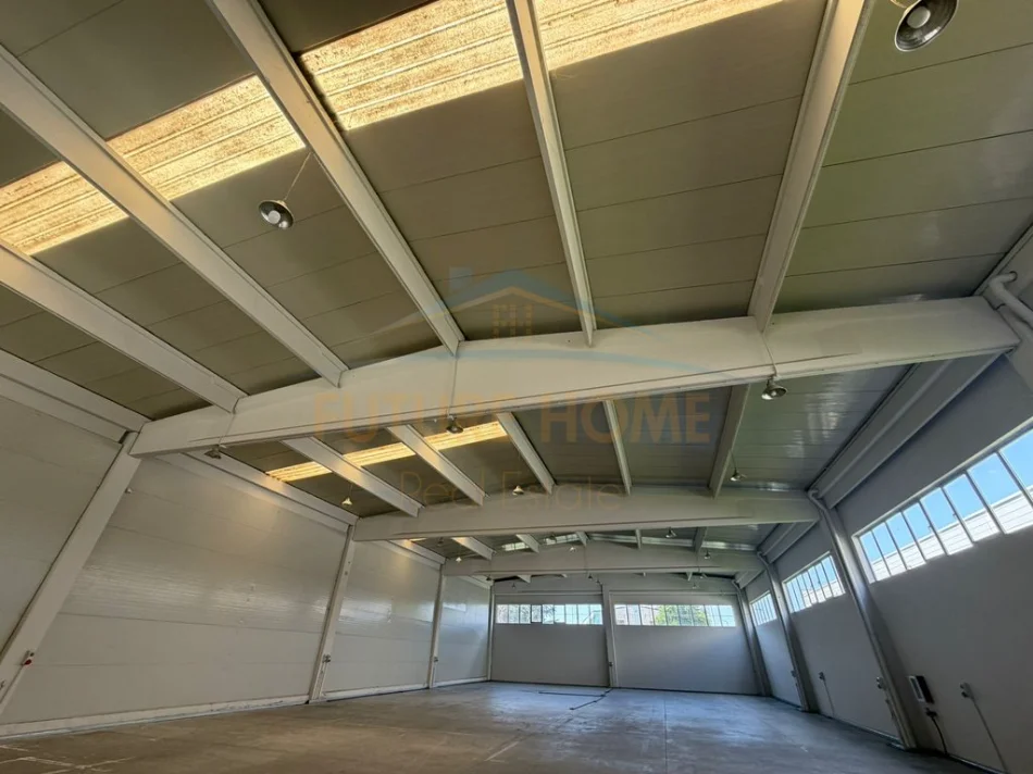 Tirane, jepet me qera magazine , 1.100 m² 5.300 € (AUTOSTRADA TIRANE DURRES)