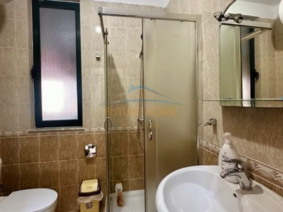 Tirane, jepet me qera apartament 2+1 Kati 4, 76 m² 750 € (selvia)