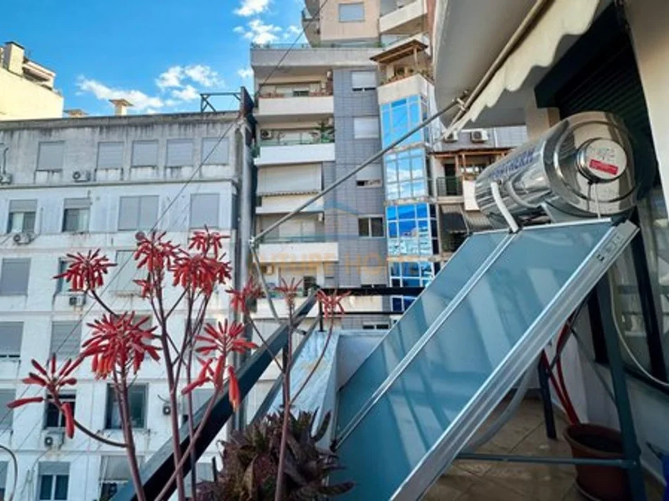 Tirane, jepet me qera apartament 2+1 Kati 4, 76 m² 750 € (selvia)