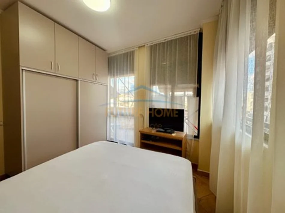 Tirane, jepet me qera apartament 2+1 Kati 4, 76 m² 750 € (selvia)