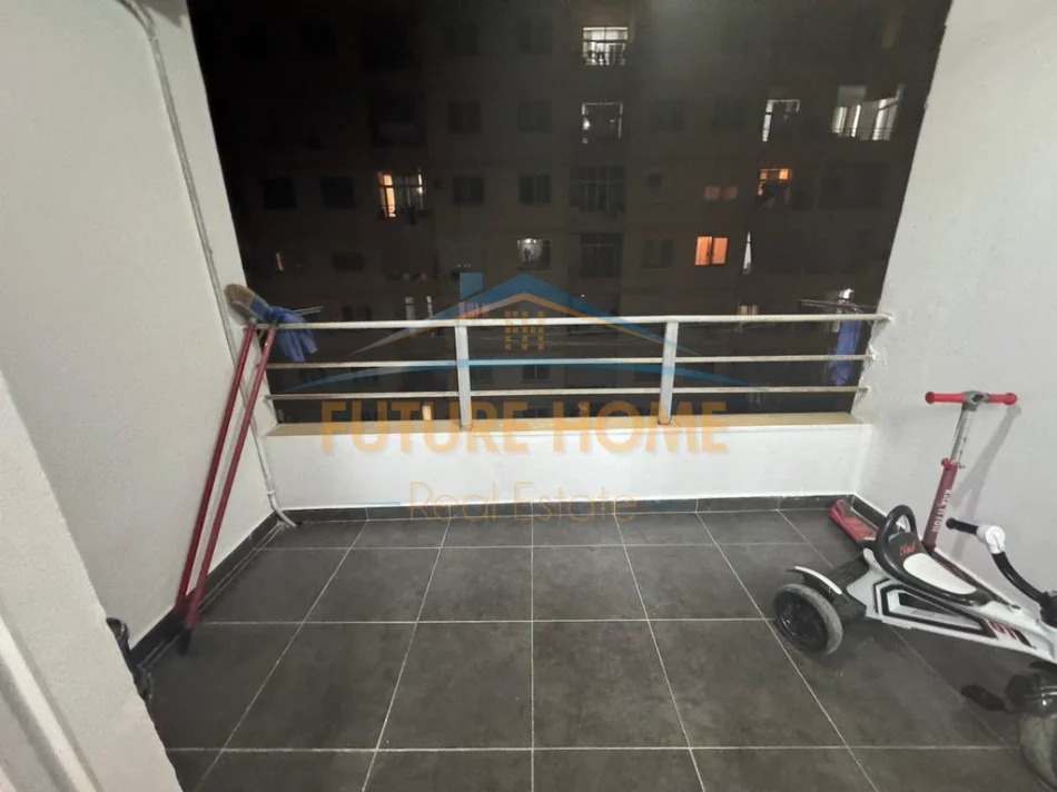 Tirane, jepet me qera apartament 1+1+Ballkon Kati 4, 59 m² 420 € (astir)
