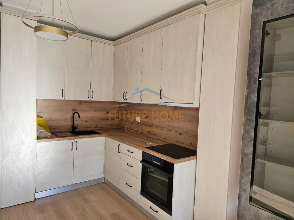 Tirane, jepet me qera apartament 1+1 Kati 1, 61 m² 600 € 