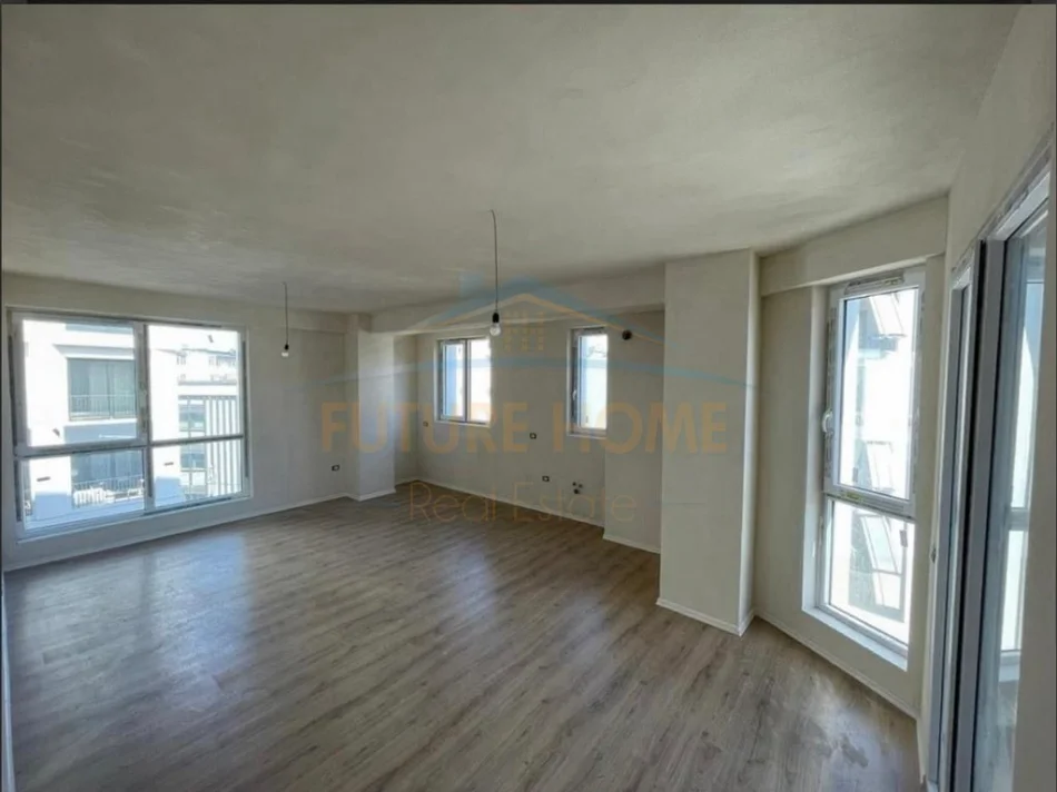 Tirane, shitet apartament 3+1+Ballkon Kati 3, 135 m² 420.000 € (KOMUNA E PARISIT)