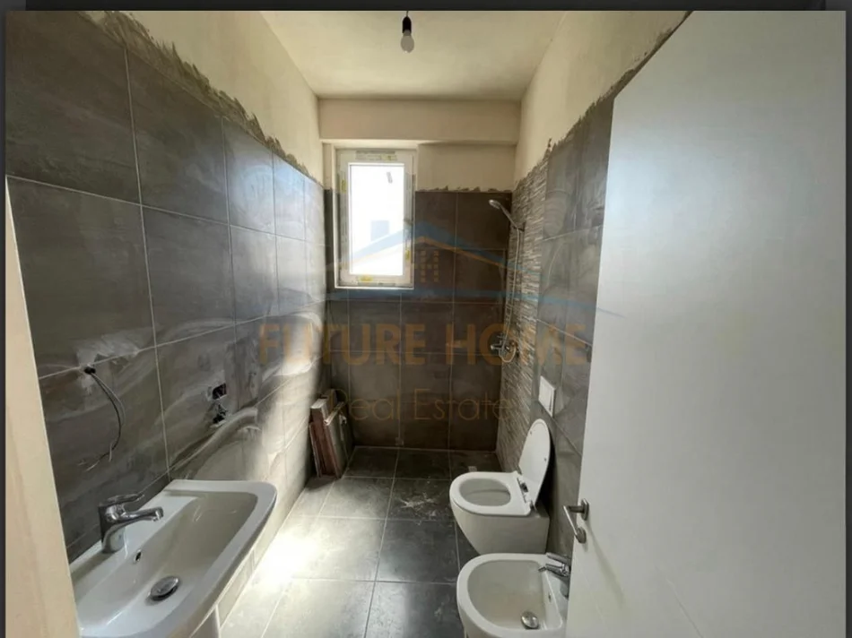 Tirane, shitet apartament 3+1 Kati 3, 135 m² 420.000 € (Komuna e Parisit)