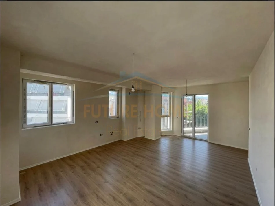 Tirane, shitet apartament 3+1 Kati 3, 135 m² 420.000 € (Komuna e Parisit)