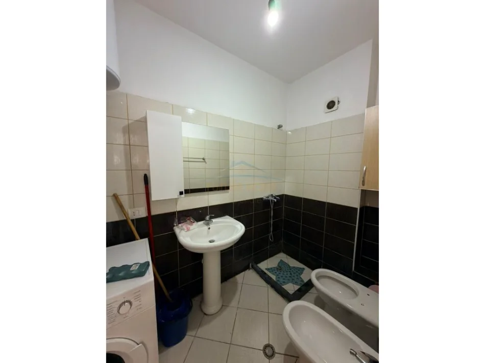 Tirane, jepet me qera apartament 1+1 Kati 1, 64 m² 430 € (Unaza e Re)