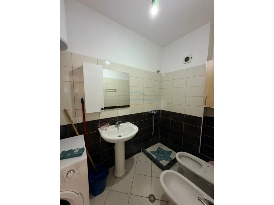 Tirane, jepet me qera apartament 1+1+Ballkon Kati 1, 64 m² 430 € 