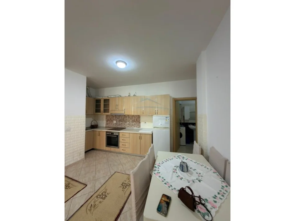 Tirane, jepet me qera apartament 1+1+Ballkon Kati 1, 64 m² 430 € 