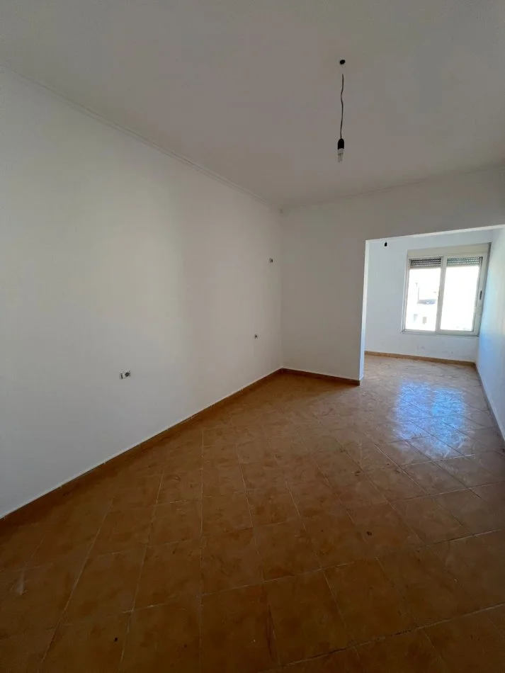 Durres, shitet 1+1 Kati 9, 79.000 € (Rruga Pavarsia 📍 Pranë Hotel Adriatikut)