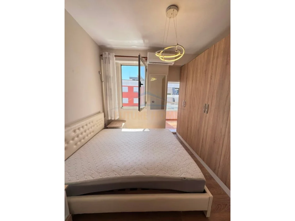 Tirane, shitet apartament 2+1+Ballkon Kati 8, 75 m² 125.000 € (Unaza e Re)