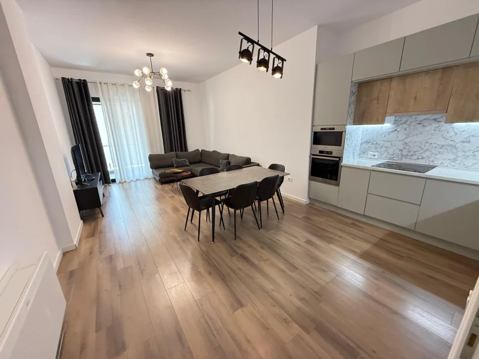 Tirane, jepet me qera apartament 2+1 Kati 8, 130 m² 1.000 € (Square 21)