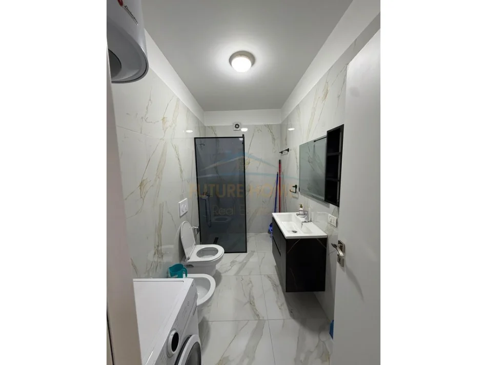 Tirane, jepet me qera apartament 2+1+Ballkon Kati 5, 68 m² 600 € (Unaza e Re)
