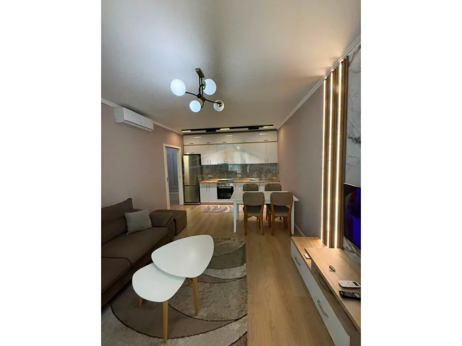 Tirane, jepet me qera apartament 2+1+Ballkon Kati 5, 68 m² 600 € (Unaza e Re)