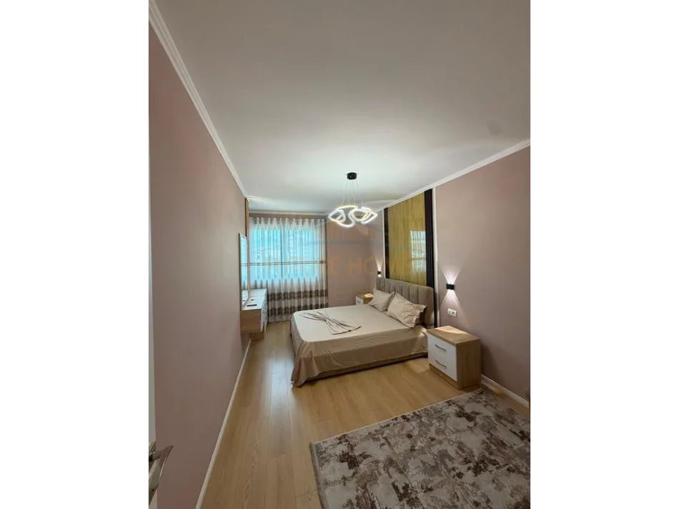 Tirane, jepet me qera apartament 2+1+Ballkon Kati 5, 68 m² 600 € (Unaza e Re)