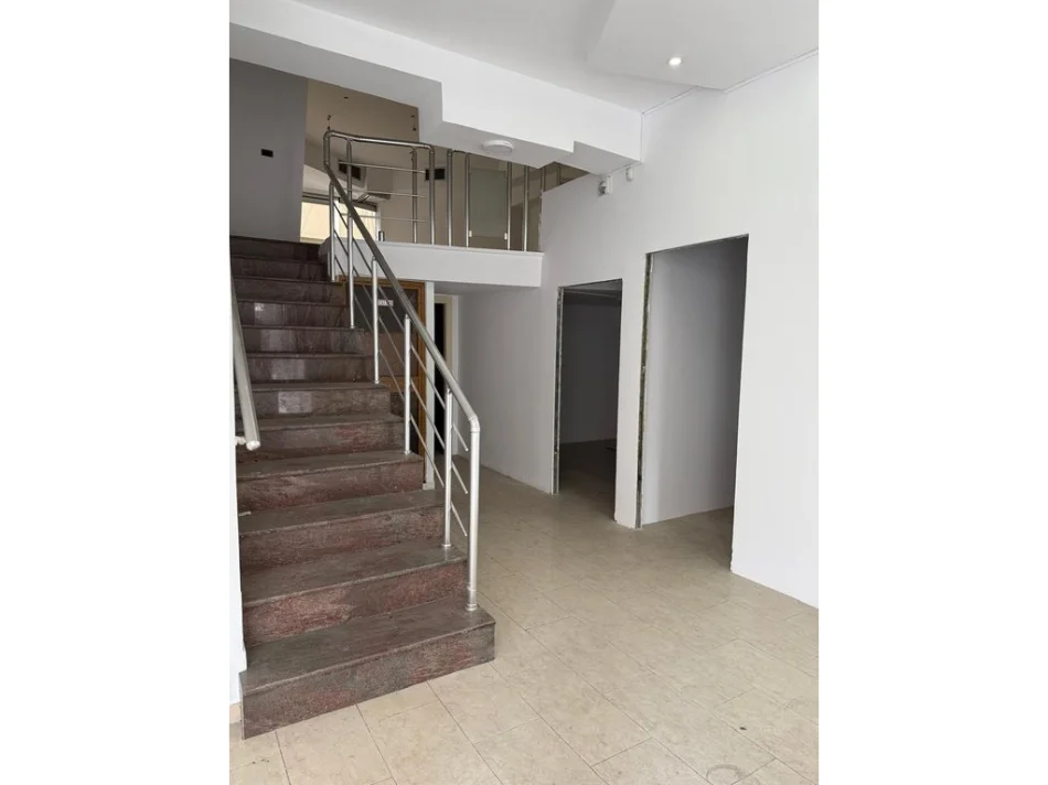Tirane, shitet ambjent biznesi Kati 1, 99 m² 550.000 € 