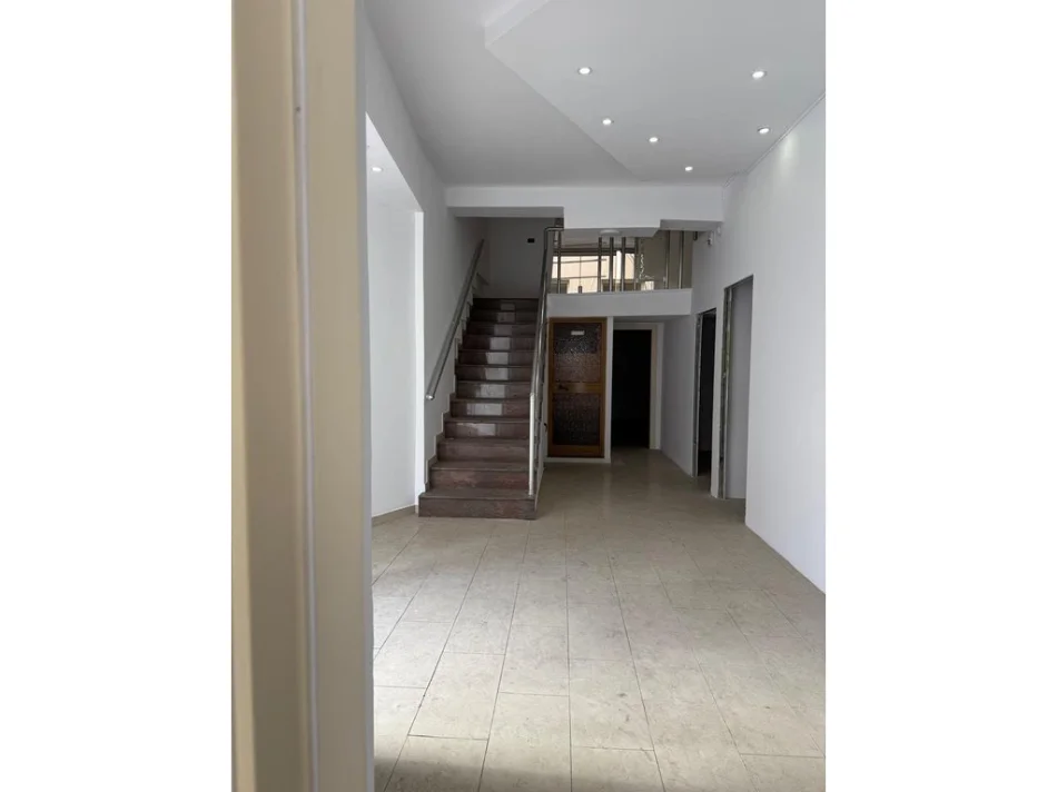 Tirane, shitet ambjent biznesi Kati 1, 99 m² 550.000 € 