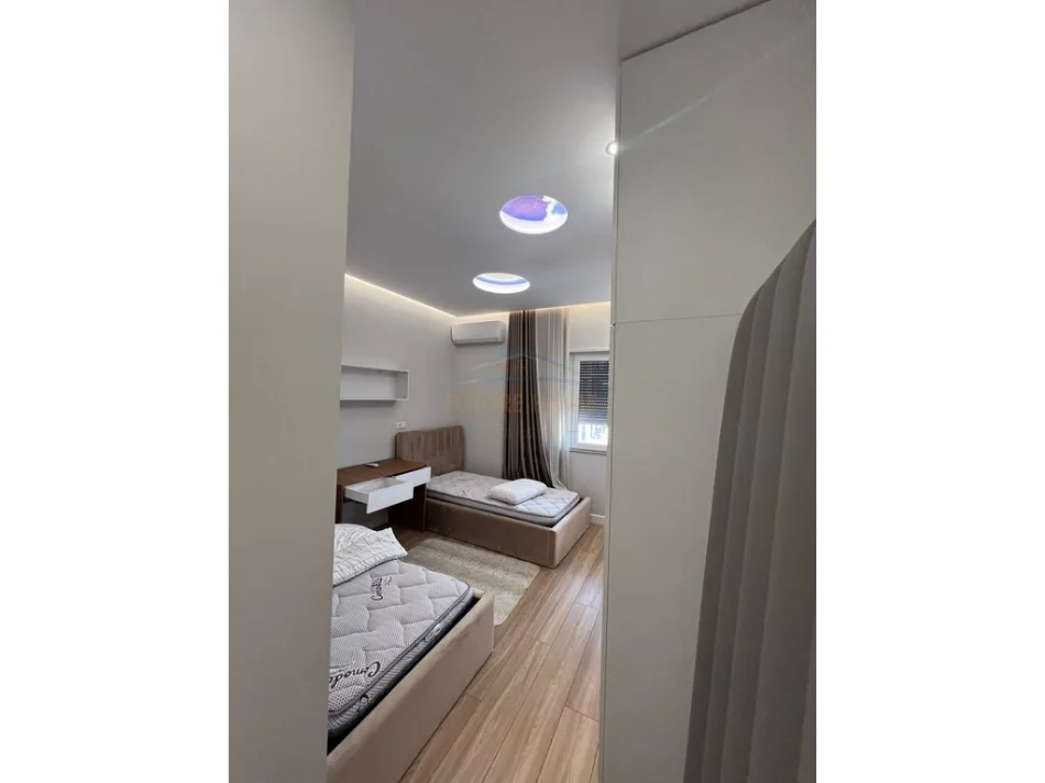 Tirane, shitet apartament 2+1+Aneks+Ballkon Kati 9, 102 m² 300.000 € 