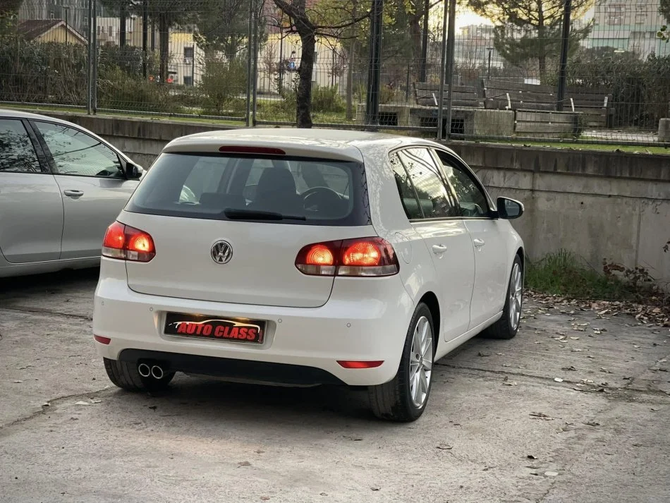 Tirane, shes makine VW GOLF 6 Benzin, e bardhë automatik Klima 226.000 km 6.290 €