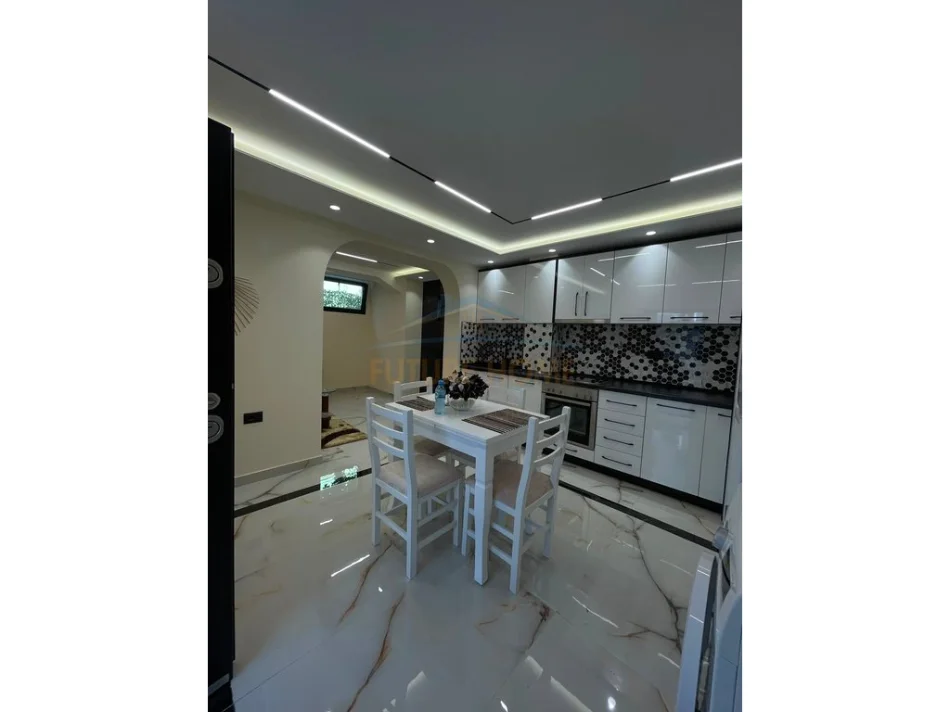 jepet me qera apartament 2+1+Ballkon Kati 1, 108 m² 800 € (RRUGA E ELBASANIT)