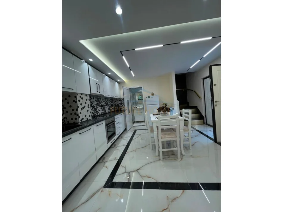 jepet me qera apartament 2+1+Ballkon Kati 1, 108 m² 800 € (RRUGA E ELBASANIT)