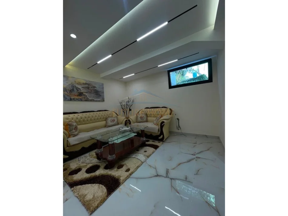 Tirane, jap me qera apartament duplex 2+1 Kati 0, 80 m² 800 € (Rruga Sotir Kolea)