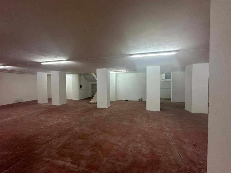 Kavaje, shitet dyqan Kati 1, 1.212 m² 460.000 € (Shëtitorja Kavaljoni,Kavaje)