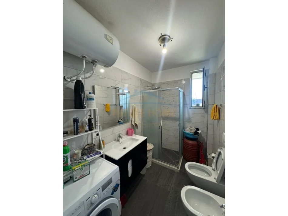 Tirane, shitet 2+1 Kati 6, 72 m² (Ish-Fusha e Aviacionit)