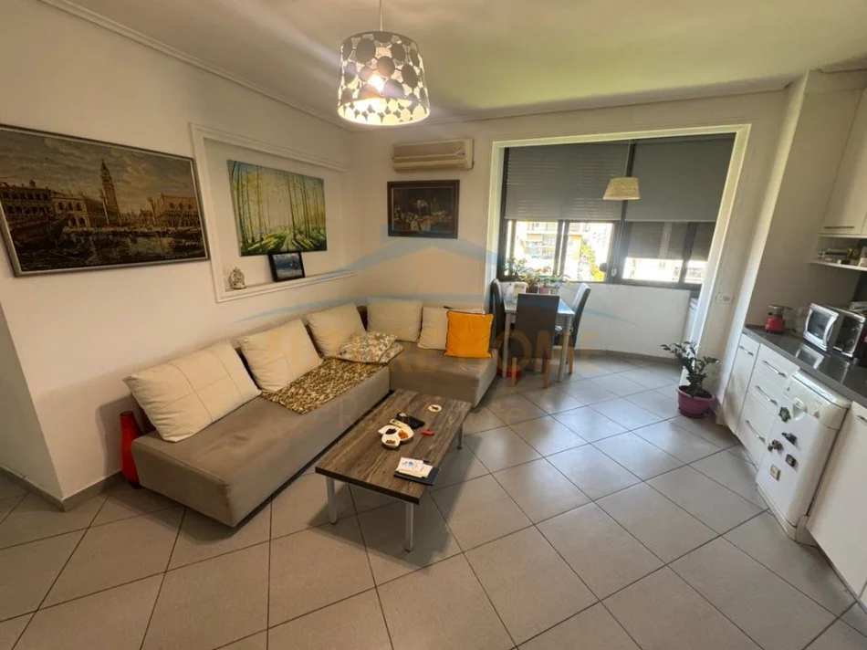Tirane, shes apartament 2+1+Ballkon Kati 6, 73 m² 190.000 € (Ish Fusha e Aviacionit)