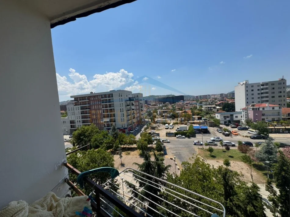 Tirane, shitet apartament 2+1+Ballkon Kati 6,  175.000 € (Fusha e Aviacionit)