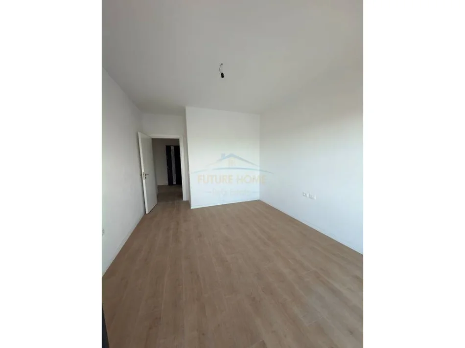 Tirane, shitet apartament 2+1+Ballkon Kati 8, 105.000 € 