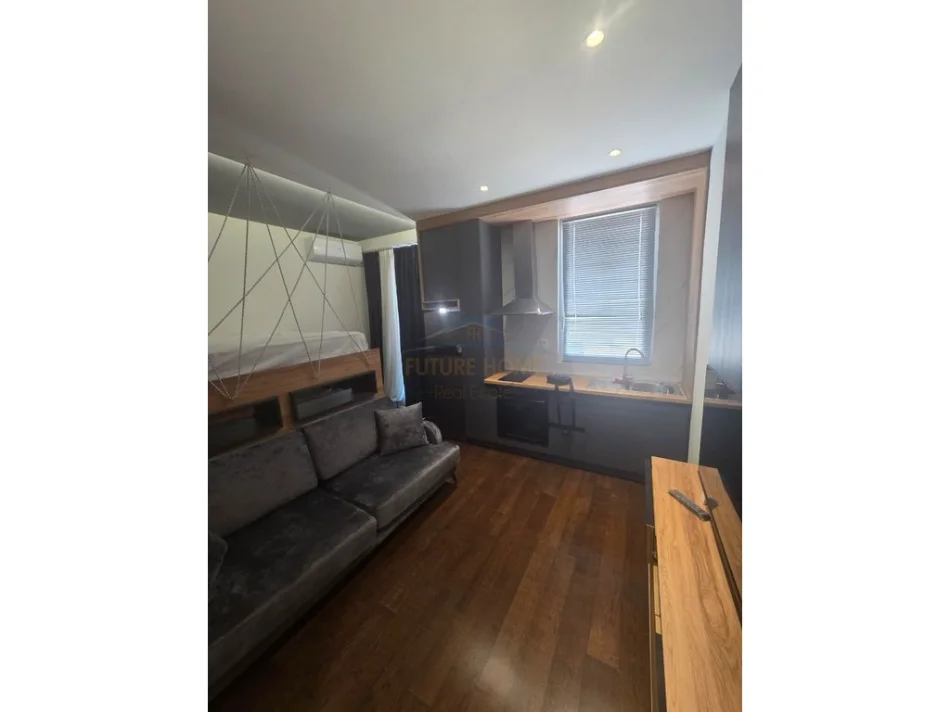 Tirane, jepet me qera garsonier Kati 5, 28 m² 350 € (UNAZA E RE)