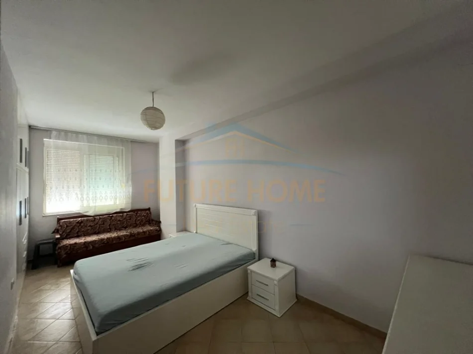 Tirane, jepet me qera apartament 2+1 Kati 1, 93 m² 450 € (UNAZA E RE)