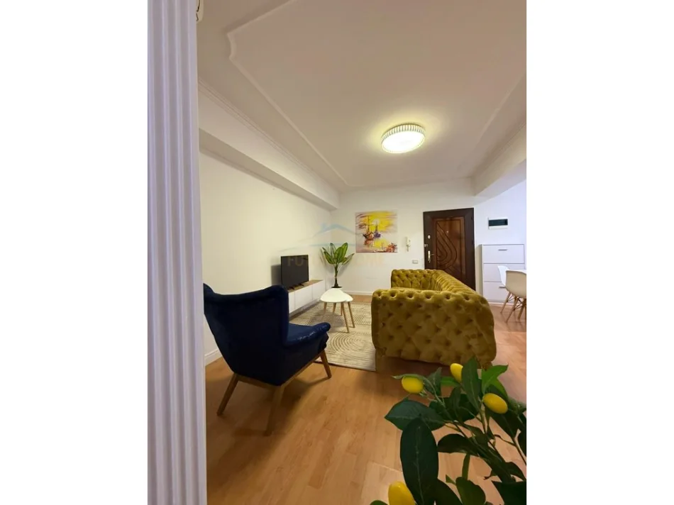 Tirane, jepet me qera apartament 2+1 Kati 1, 74 m² 1.000 € (BLLOKU)