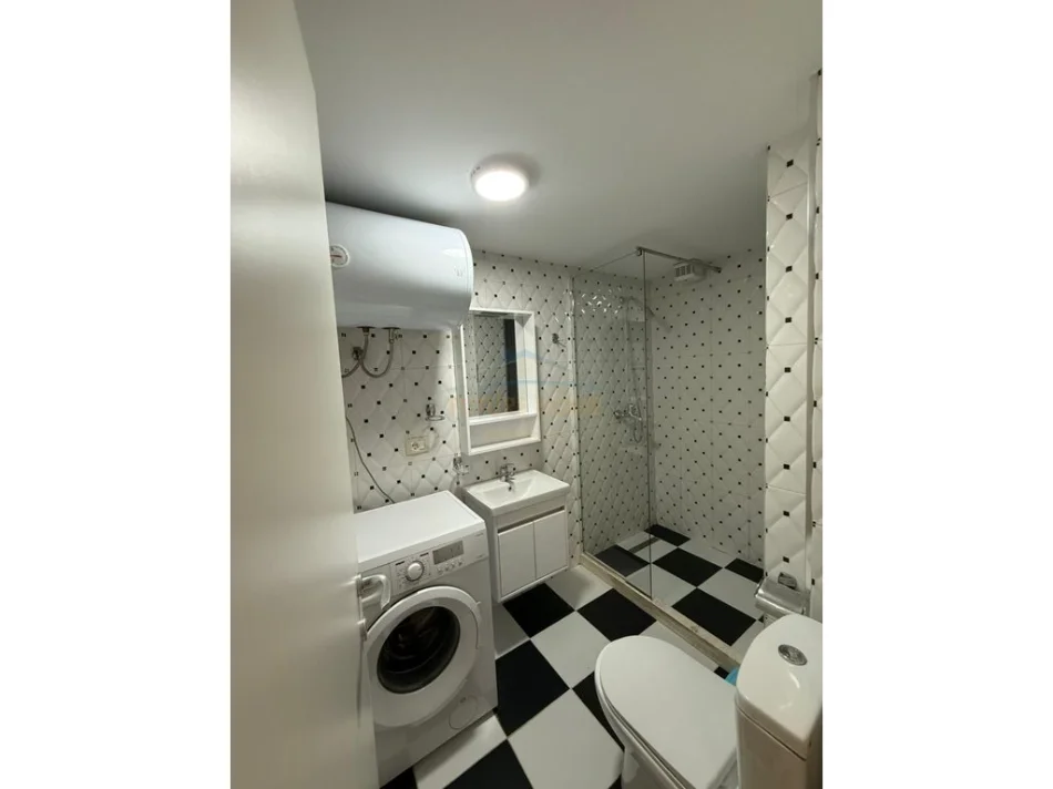 Tirane, jepet me qera apartament 2+1 Kati 1, 74 m² 1.000 € (BLLOKU)