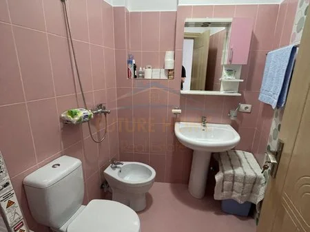 Tirane, shitet apartament 2+1+Ballkon Kati 7, 227.000 €