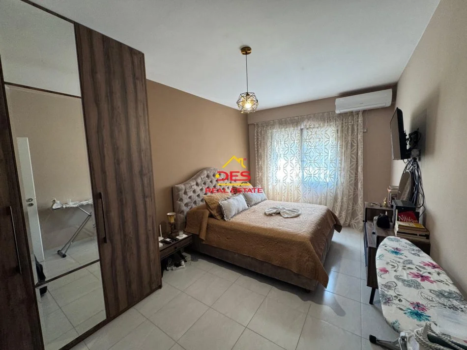 Vlore, jepet me qera apartament 1+1+Ballkon Kati 5, 70 m² 600 € (Rruga Murat Tërbaçi)
