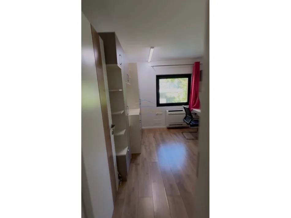 Tirane, shes 4+1+Ballkon , 290 m² 700.000 € 