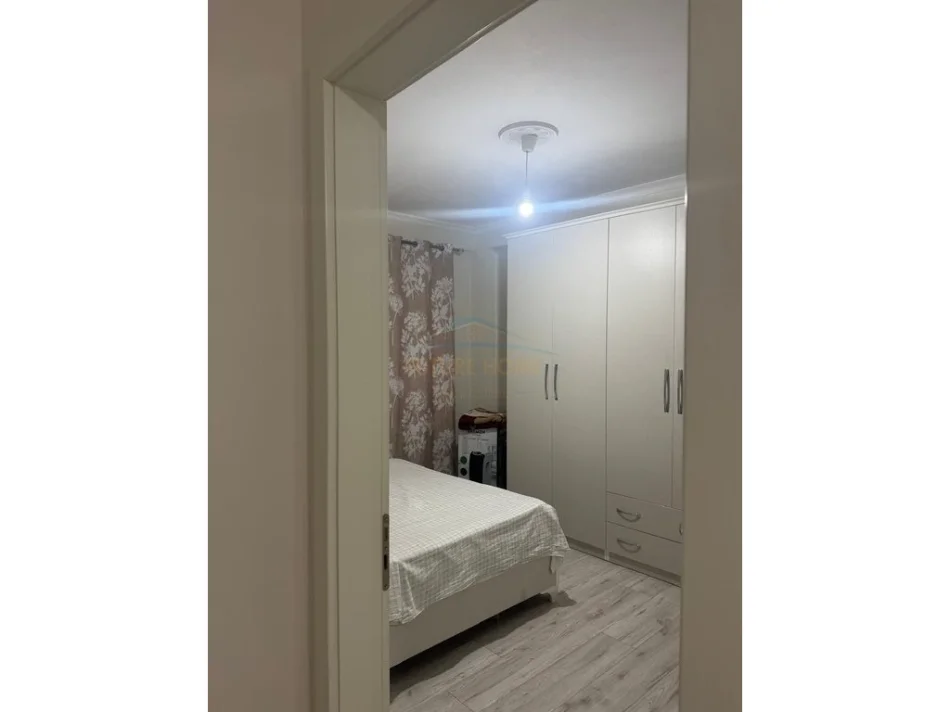 Tirane, jepet me qera apartament 3+1 Kati 3, 117 m² 550 € 